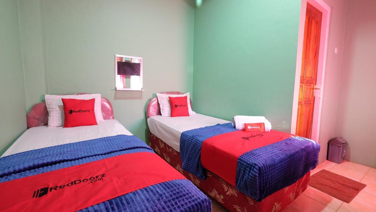 Reddoorz Near Mangrove Forest Kupang Kupang  Luaran gambar