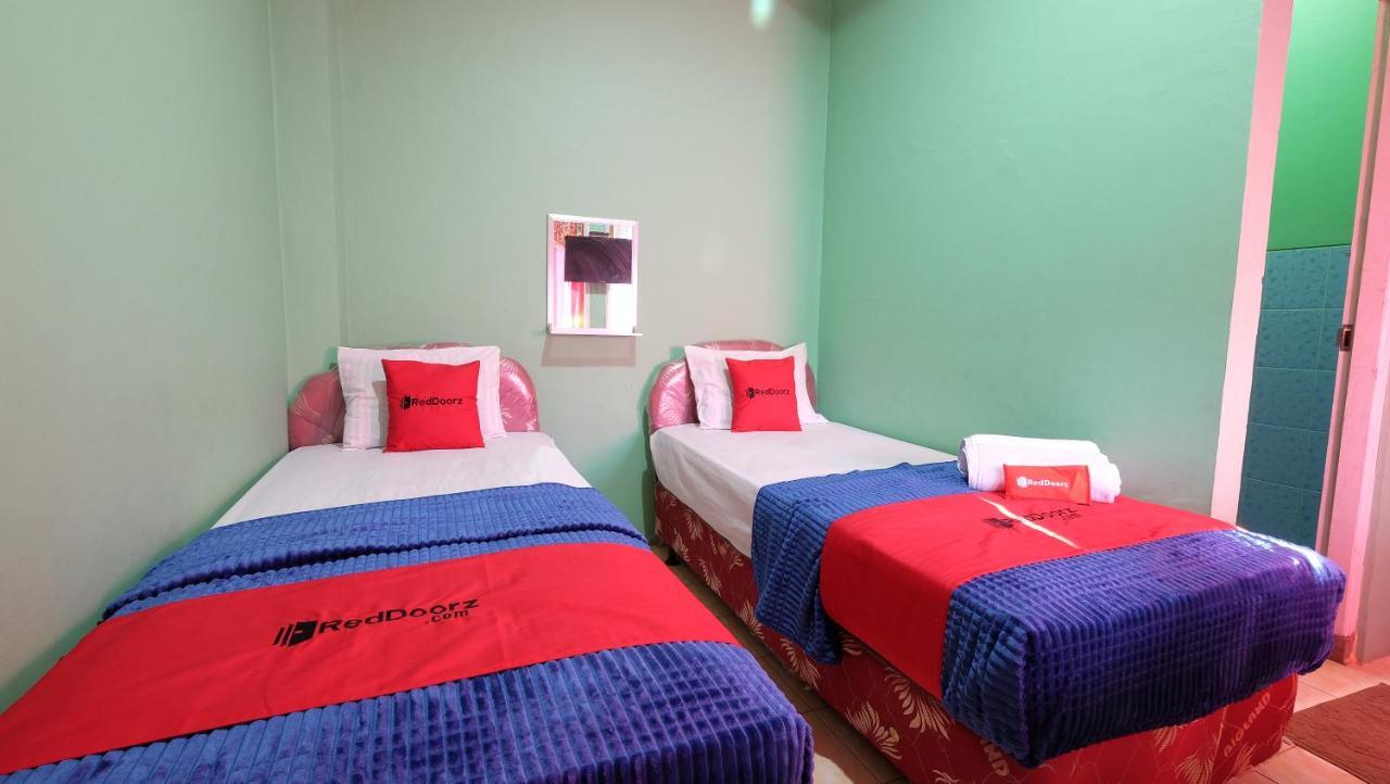 Reddoorz Near Mangrove Forest Kupang Kupang  Luaran gambar